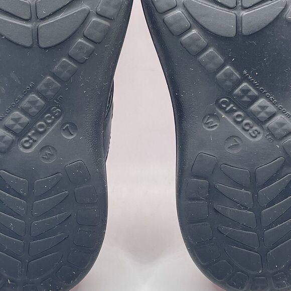 Crocs x Disney Sandals Women's Size 7 Limited Edition Open Toe Pink Black Thong - Picture 8 of 8